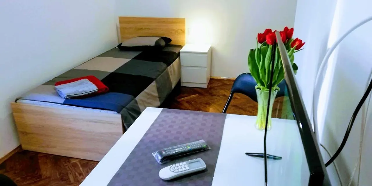 Zpula Center Apartments And Rooms 2*, Pula
