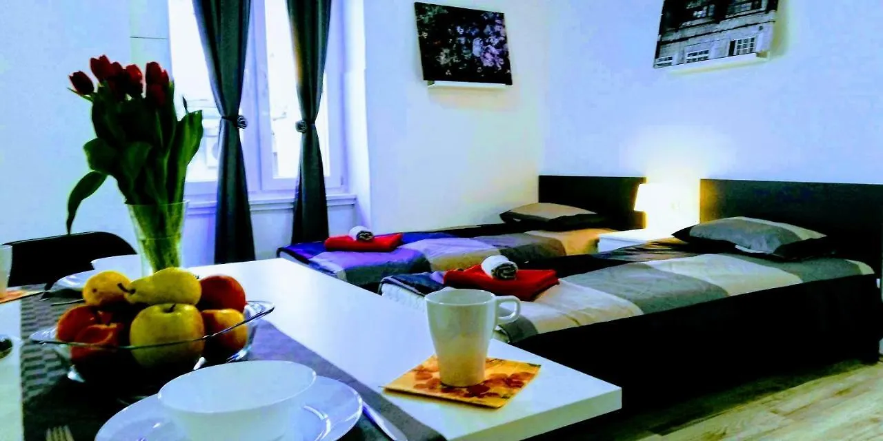 Guest house Zpula Center Apartments And Rooms