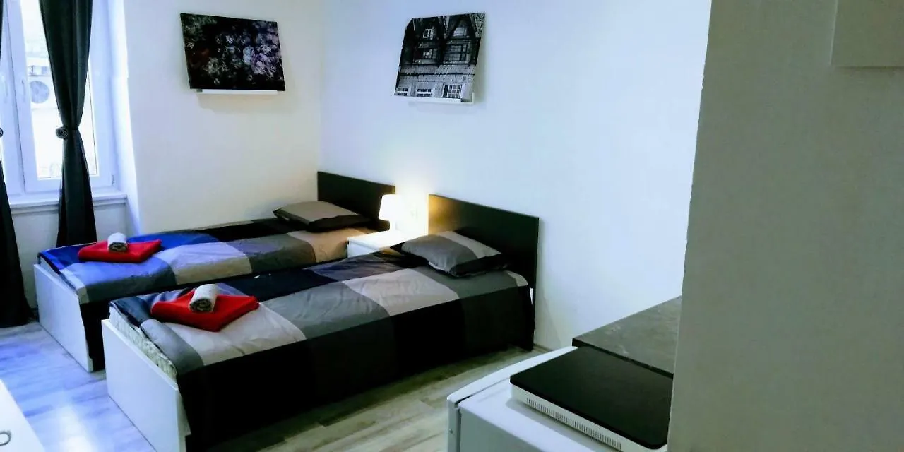 Zpula Center Apartments And Rooms 2*, Pula