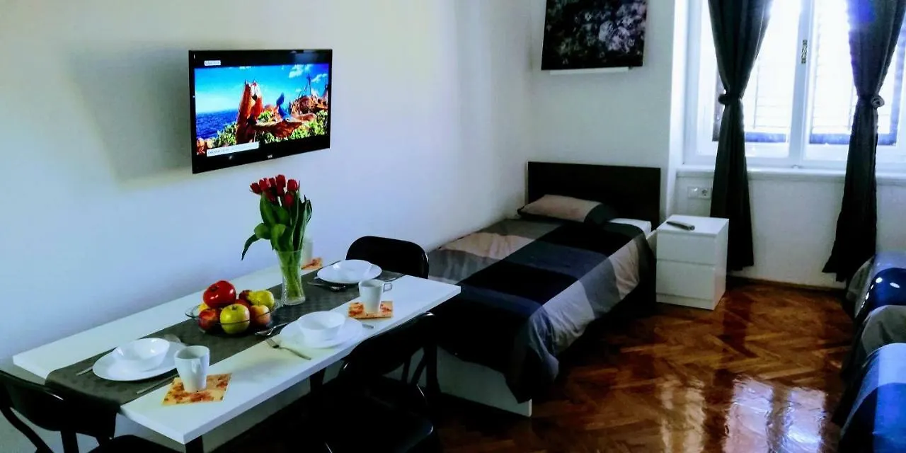 Guest house Zpula Center Apartments And Rooms