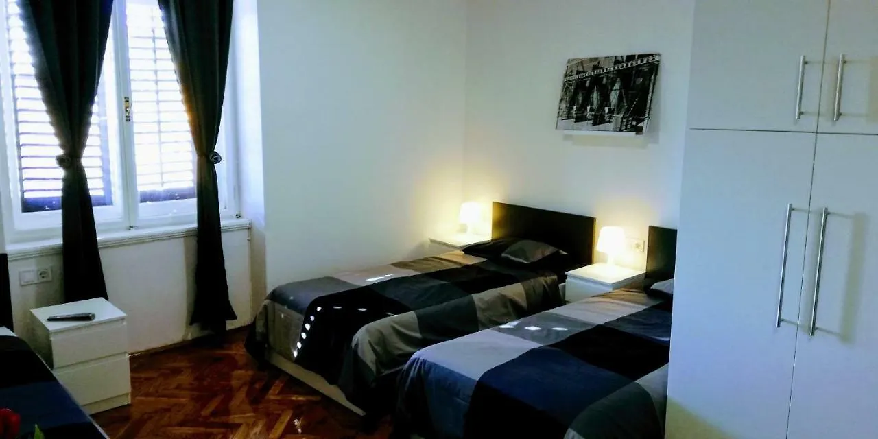 Zpula Center Apartments And Rooms 2*, Pula Croatia