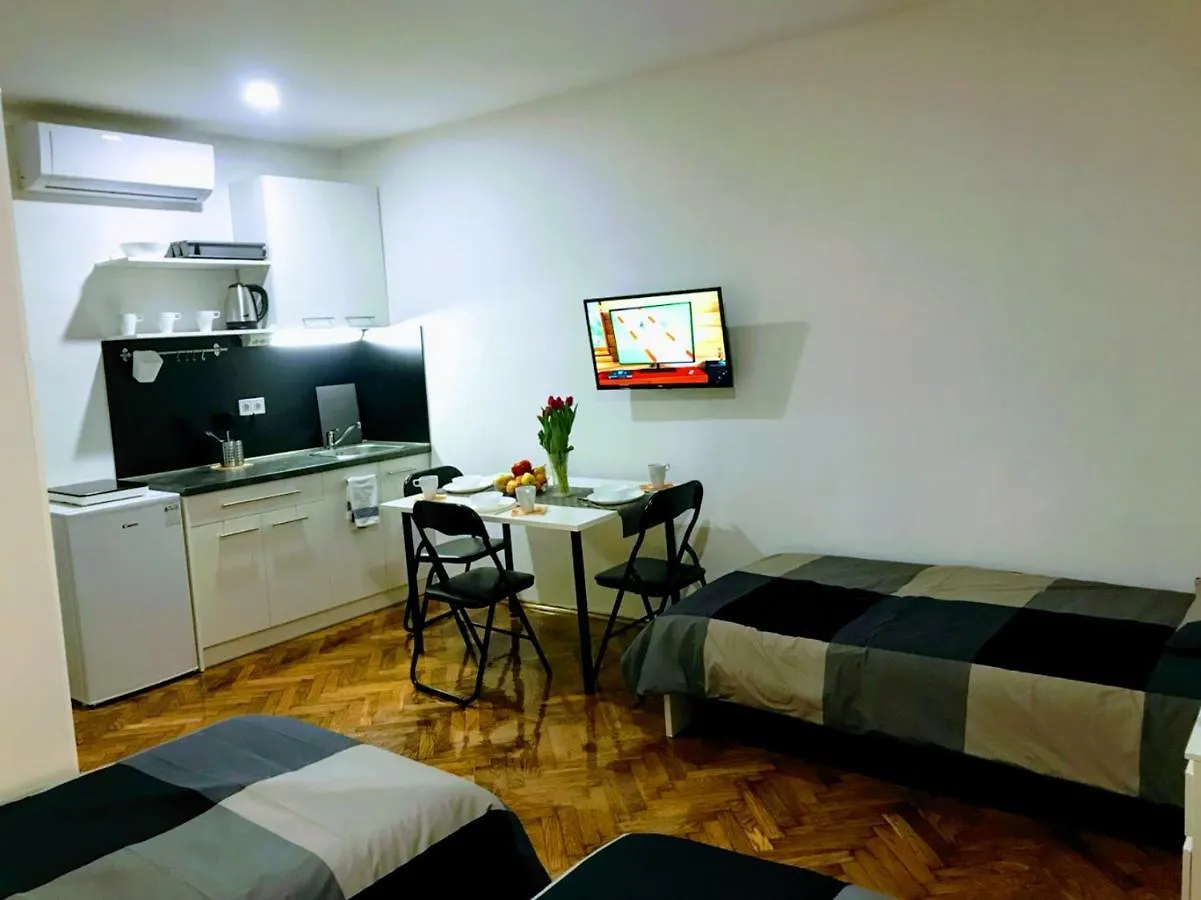 Zpula Center Apartments And Rooms 2*, Pula Croatie
