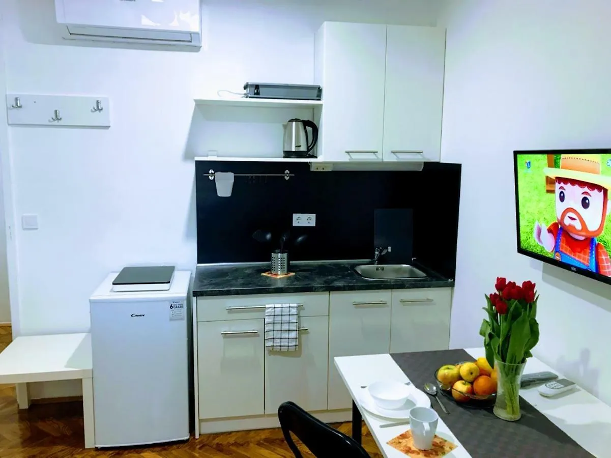 Pula Center Apartments And Rooms Guest house