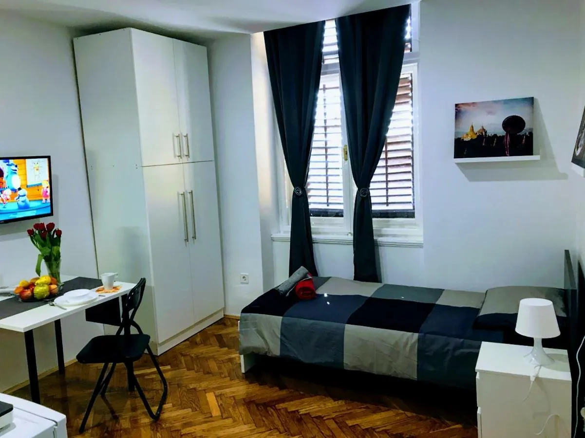 Pula Center Apartments And Rooms Guest house