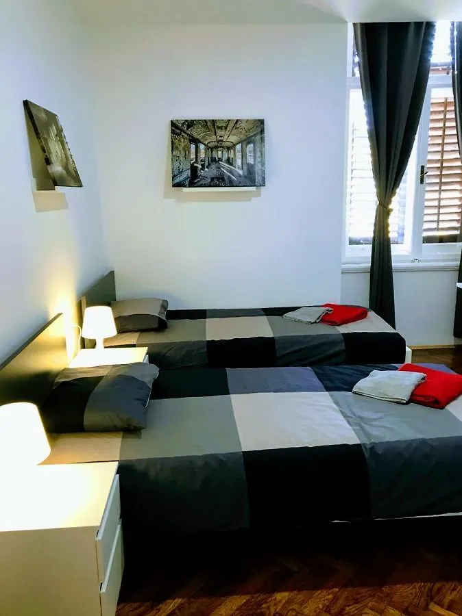 Zpula Center Apartments And Rooms Pula