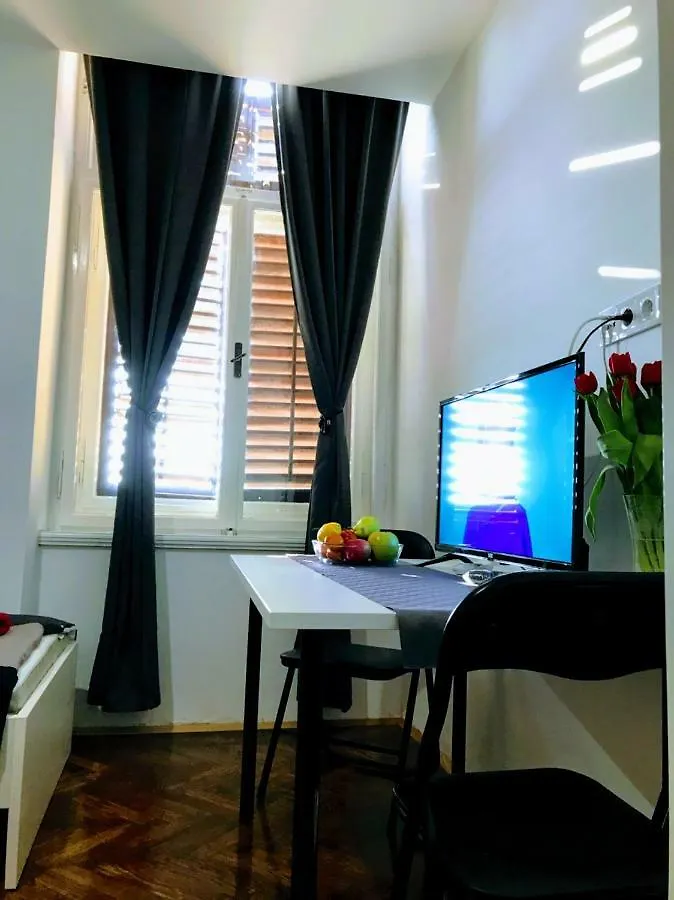 Guest house Zpula Center Apartments And Rooms