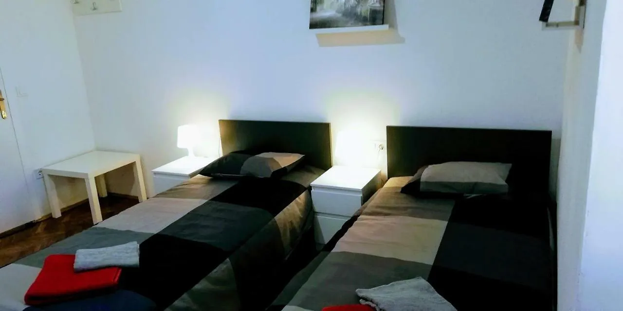 Pula Center Apartments And Rooms Guest house