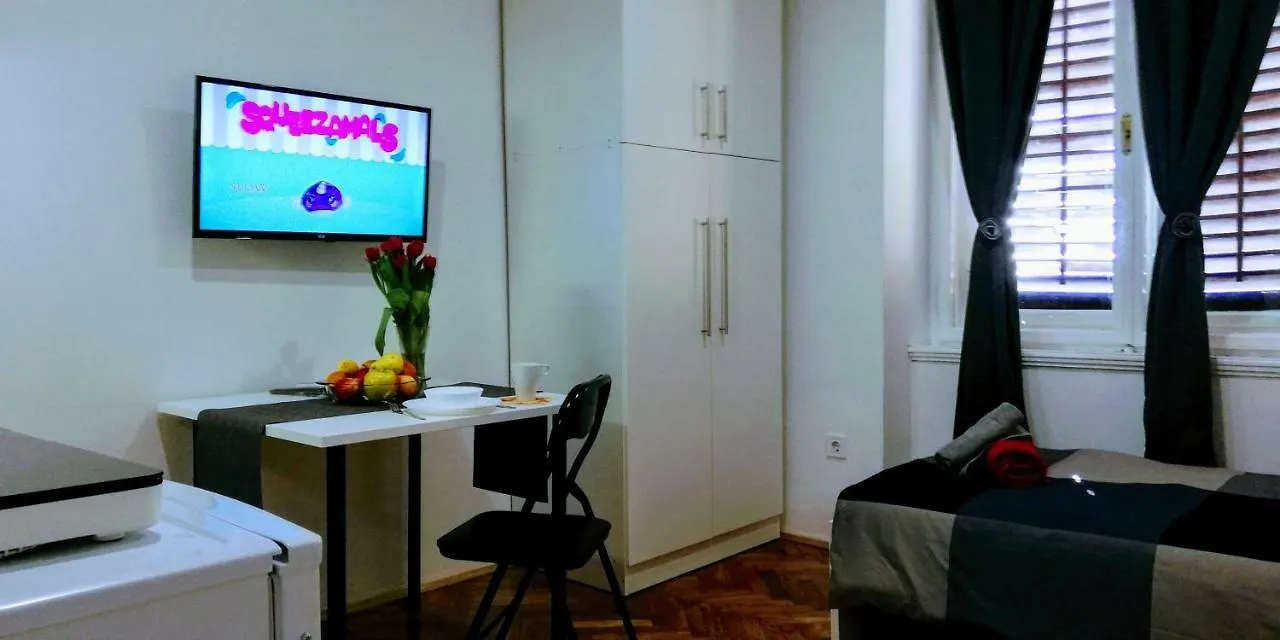 Guest house Zpula Center Apartments And Rooms