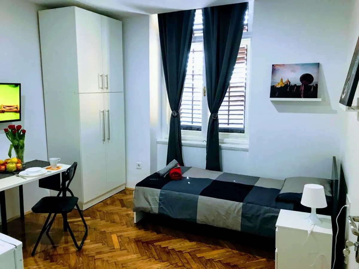 Pula Center Apartments And Rooms Guest house