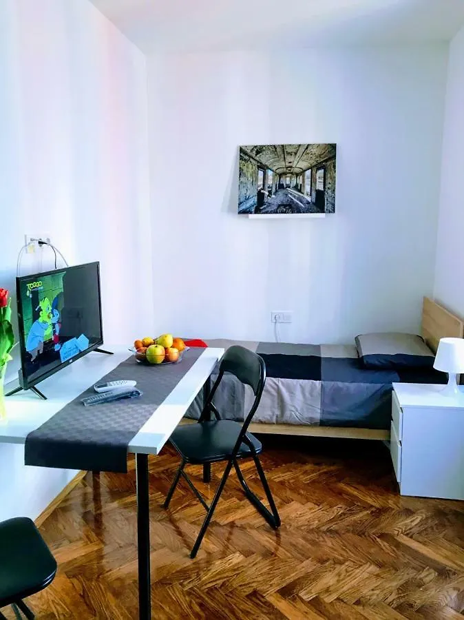 Zpula Center Apartments And Rooms 2*, Pula