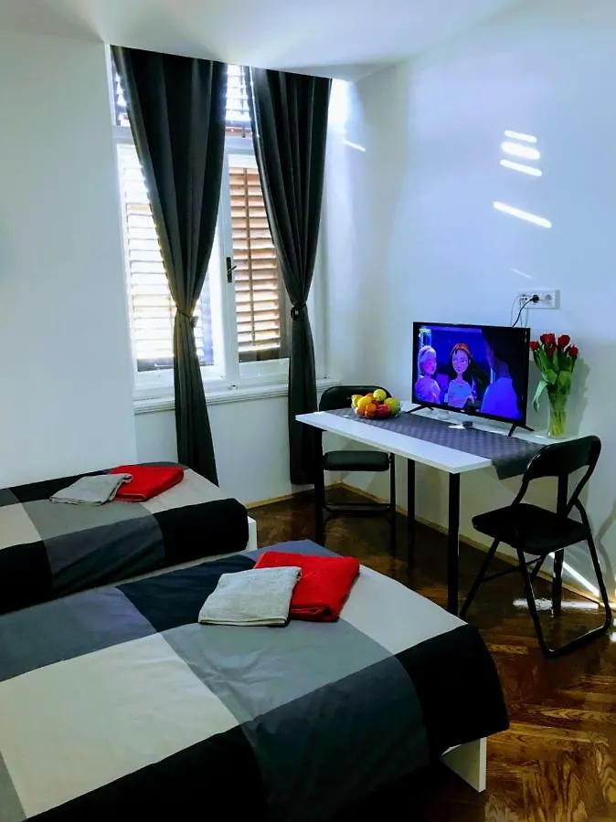 Zpula Center Apartments And Rooms