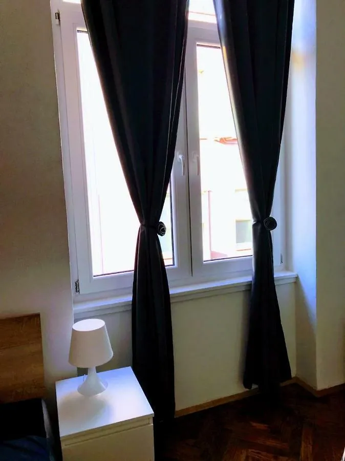Guest house Zpula Center Apartments And Rooms