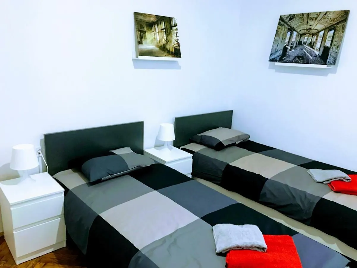 Zpula Center Apartments And Rooms 2*, Pula