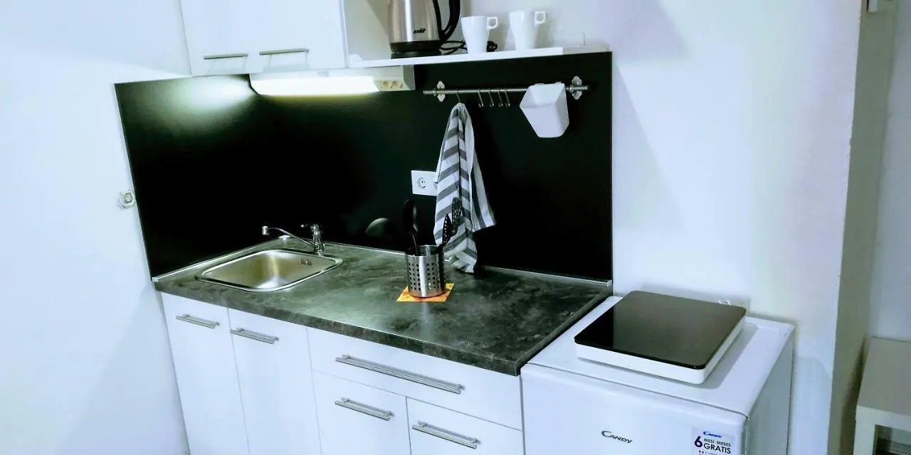 Zpula Center Apartments And Rooms 2*, Pula