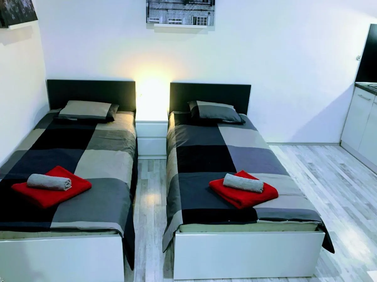 Zpula Center Apartments And Rooms 2*, Pula Croatia
