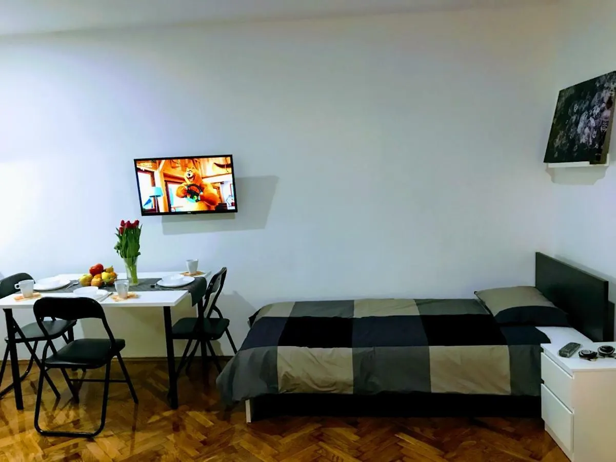 Guest house Zpula Center Apartments And Rooms