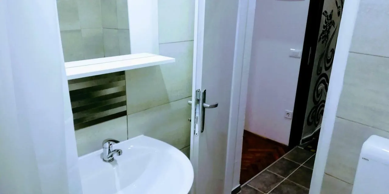 Zpula Center Apartments And Rooms 2*, Pula